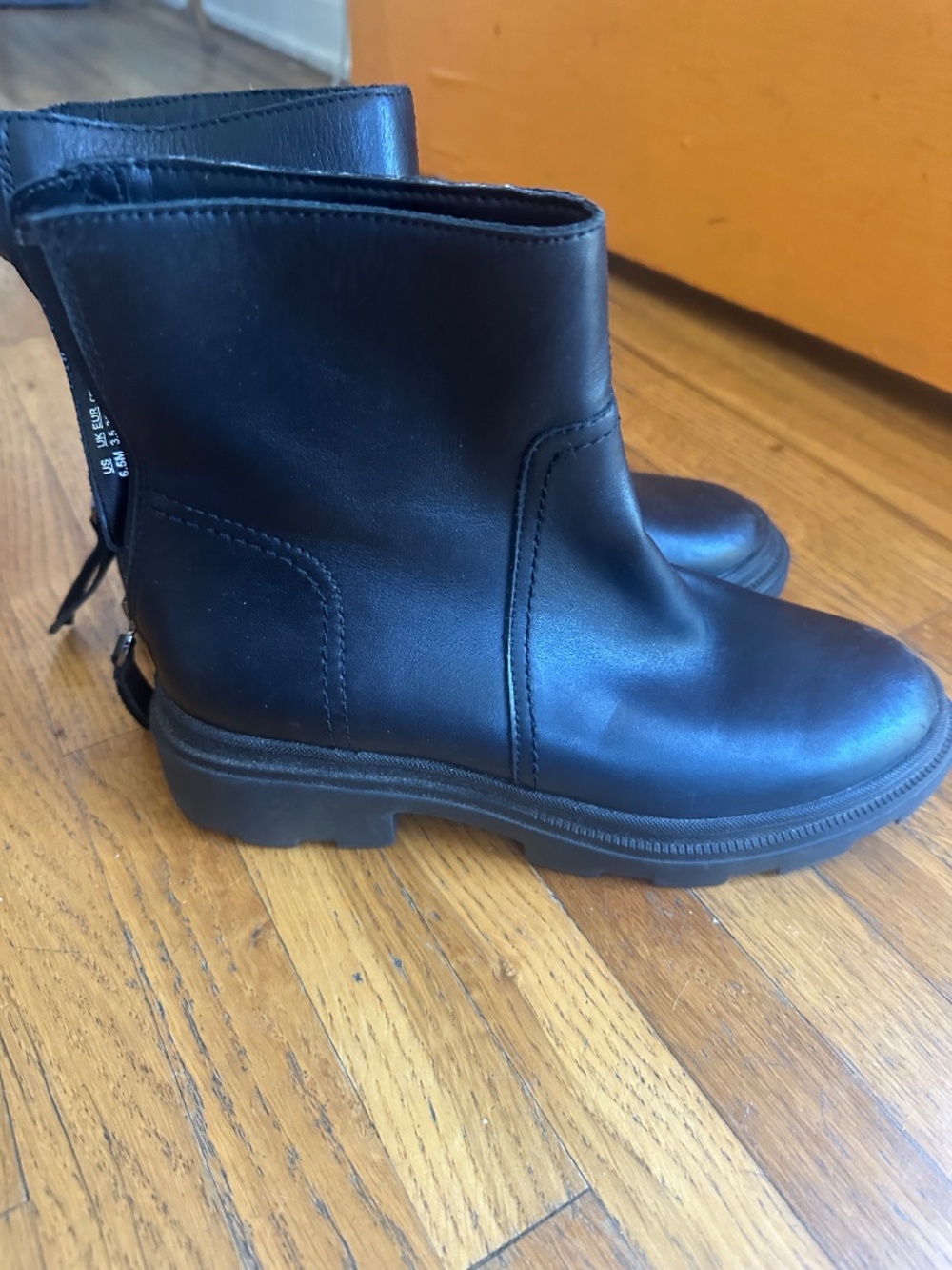 Naturalizer Black Leather Lug Sole Back Zip Ankle Boots Sz 6.5 - Picture 6 of 8